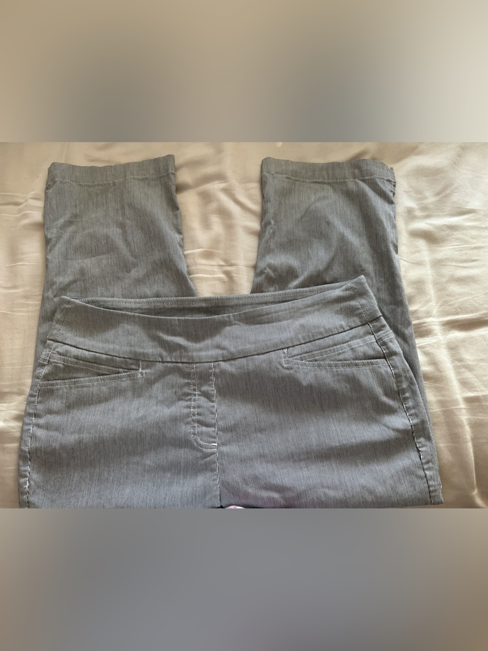 Westbound Blue and White Striped Women's Capris  with Front Pockets Size 16